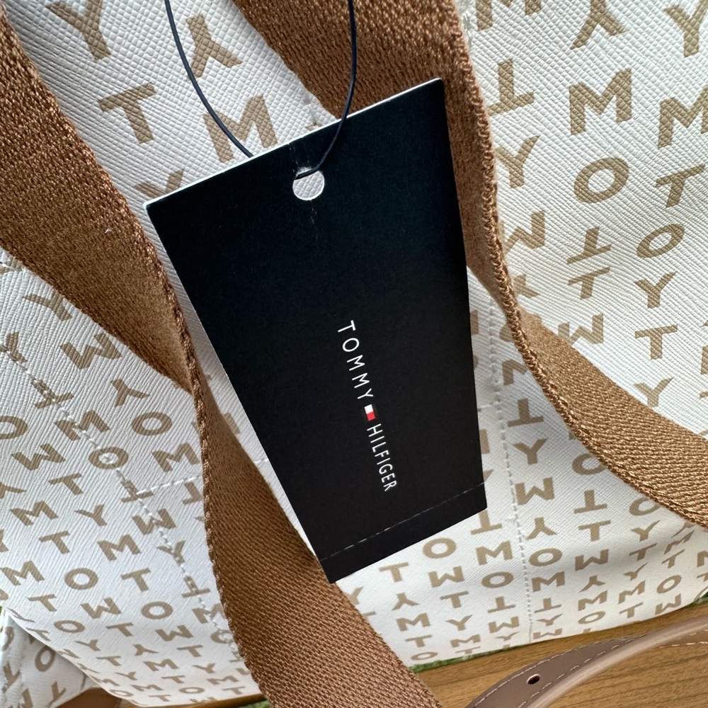 Tommy Hilfiger White and Tan Monogram Backpack NWT - Picture 2 of 9